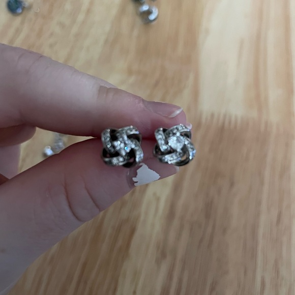 23 pairs of earrings - Picture 6 of 15